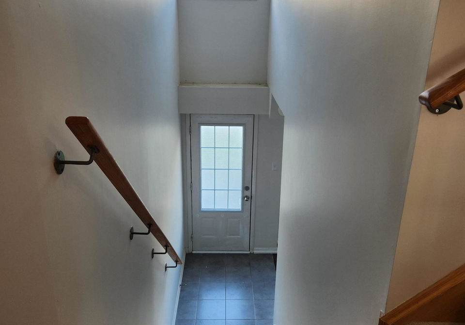 2564-bromus-path-oshawa-ontario-e13629670