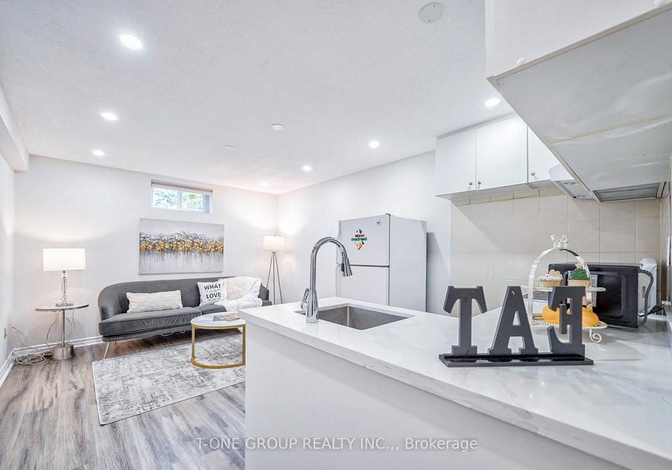 18-castle-hill-drive-toronto-scarborough-ontario-e13630824