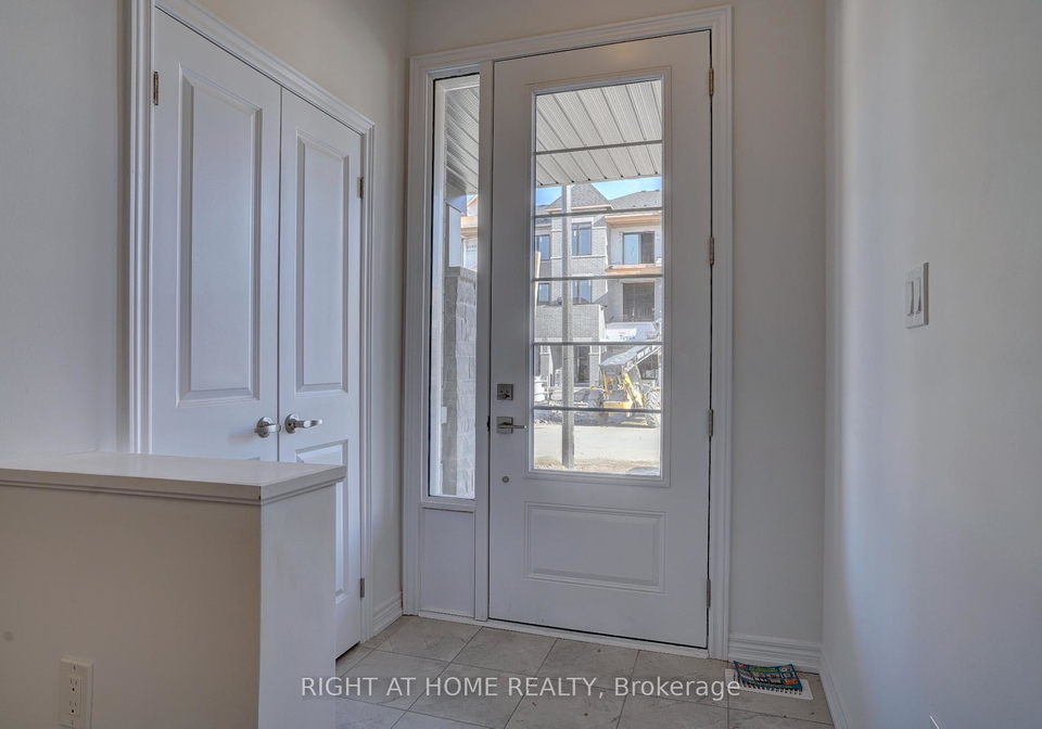 2038-cameron-lott-crescent-oshawa-ontario-e13630916