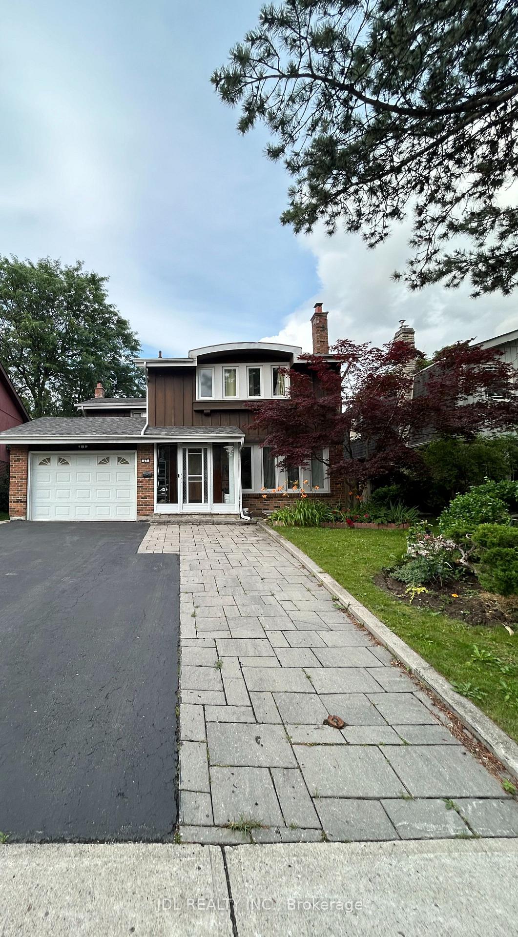 27-macklingate-ct-court-toronto-scarborough-ontario-e13631074