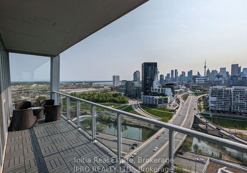 15-baseball-place-toronto-toronto-ontario-e13631496