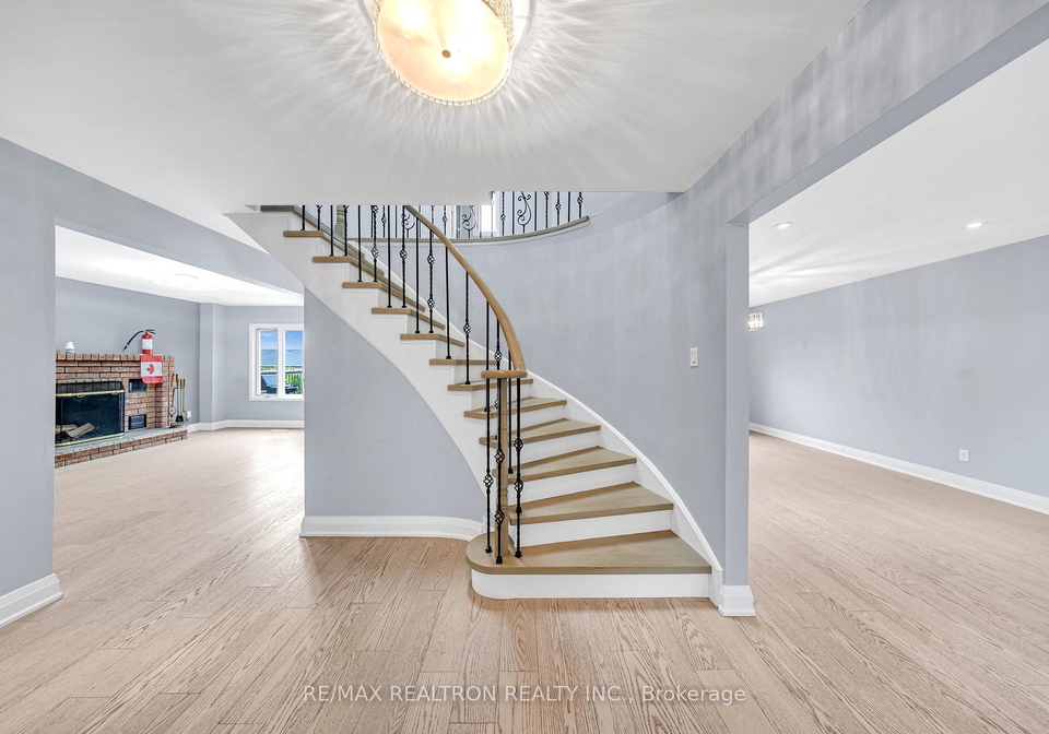 141-hialeah-crescent-whitby-ontario-e13632008