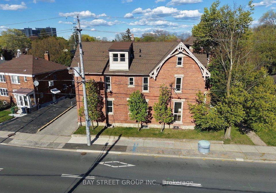 1311-pape-avenue-n-toronto-east-york-ontario-e13632340