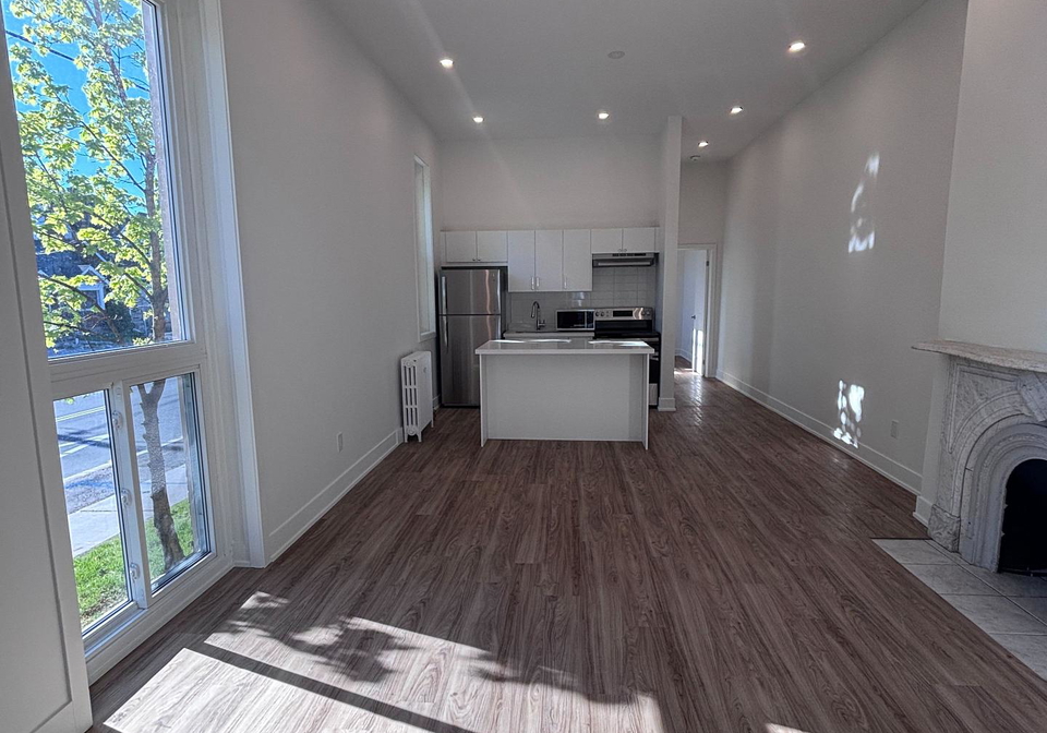 1311-pape-avenue-toronto-east-york-ontario-e13632384