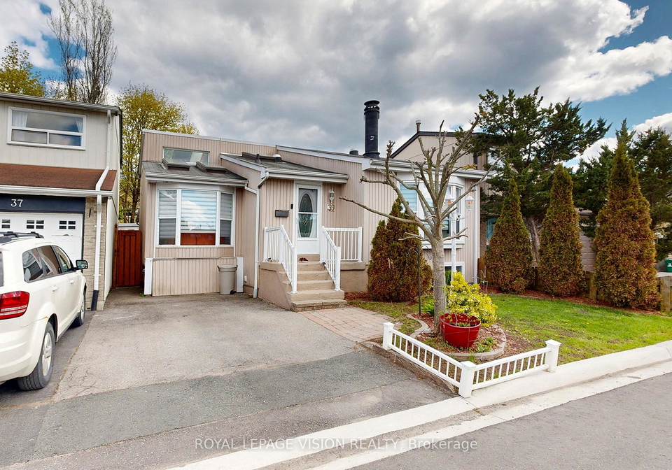 39-lucas-lane-ajax-ontario-e13633376