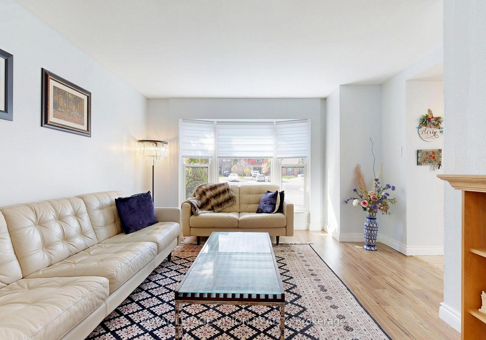 39-lucas-lane-ajax-ontario-e13633376