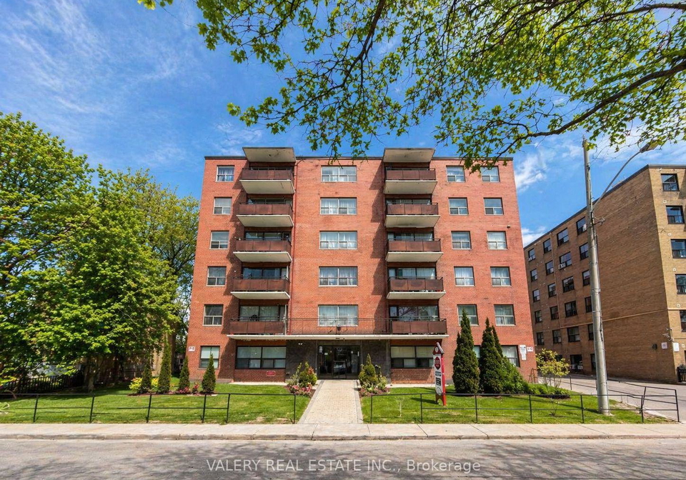 11-glenburn-avenue-toronto-east-york-ontario-e13634358