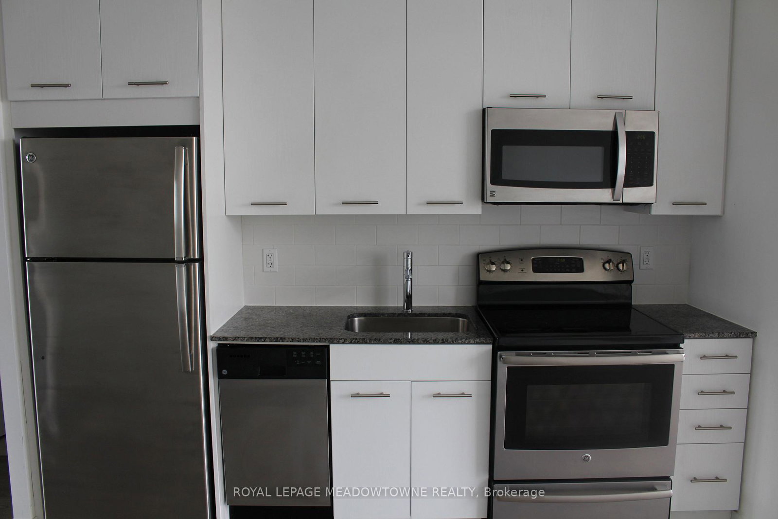 2055-danforth-avenue-toronto-toronto-ontario-e13636356