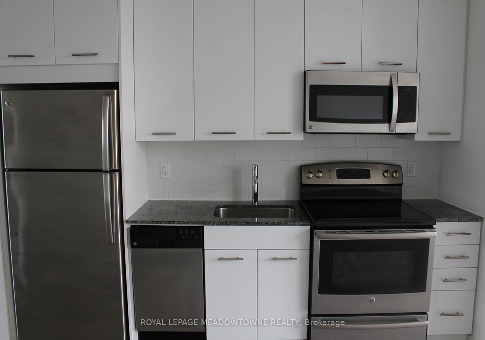 2055-danforth-avenue-toronto-toronto-ontario-e13636356