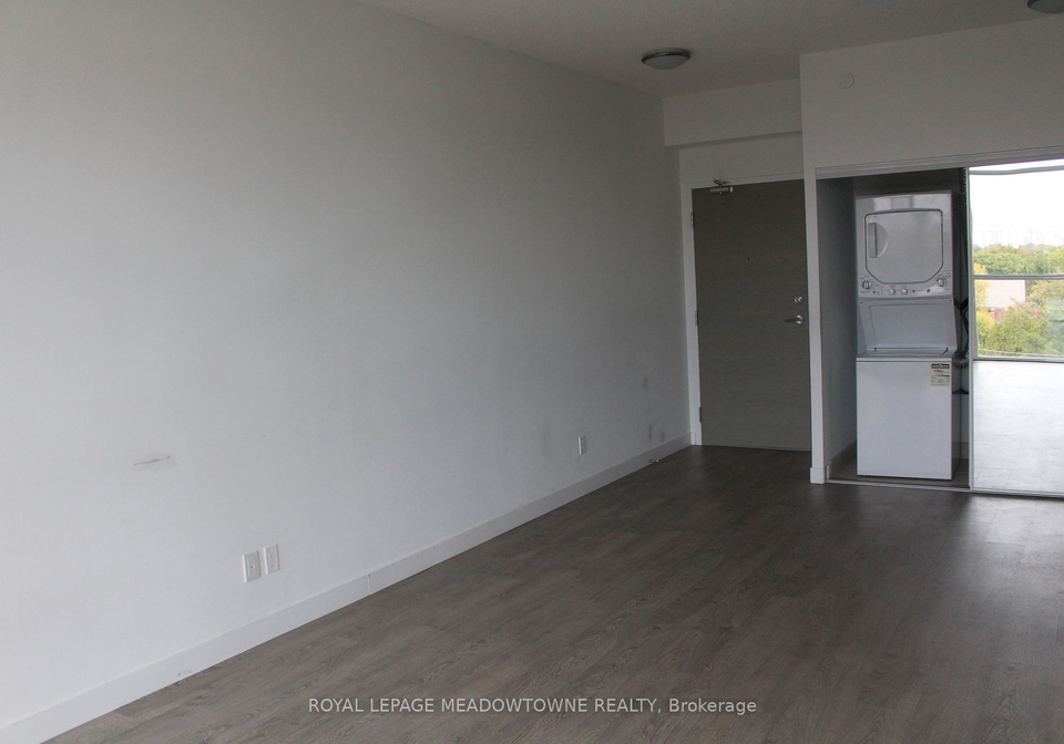 2055-danforth-avenue-toronto-toronto-ontario-e13636356