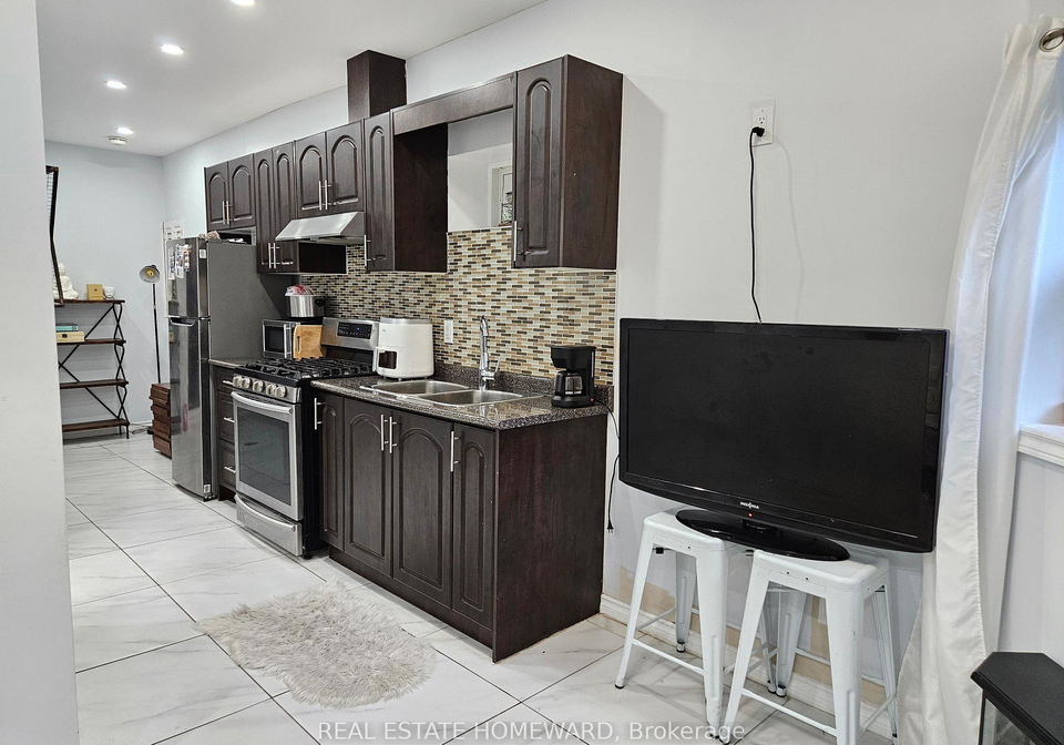 141-coxwell-avenue-toronto-toronto-ontario-e13638068