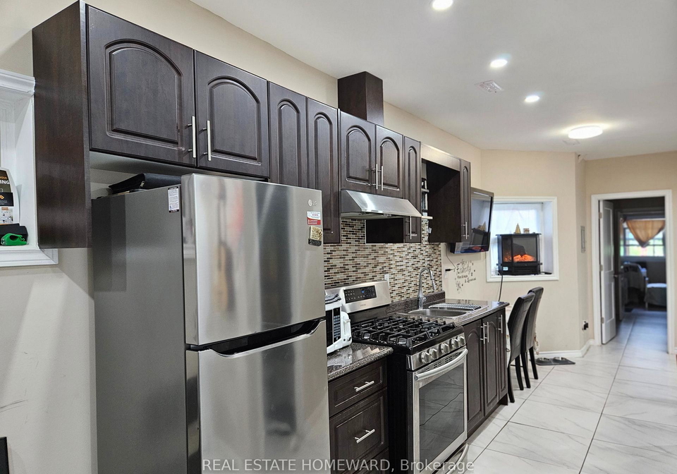 141-coxwell-avenue-toronto-toronto-ontario-e13638068