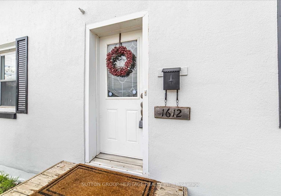 1612-dufferin-street-whitby-ontario-e13638672