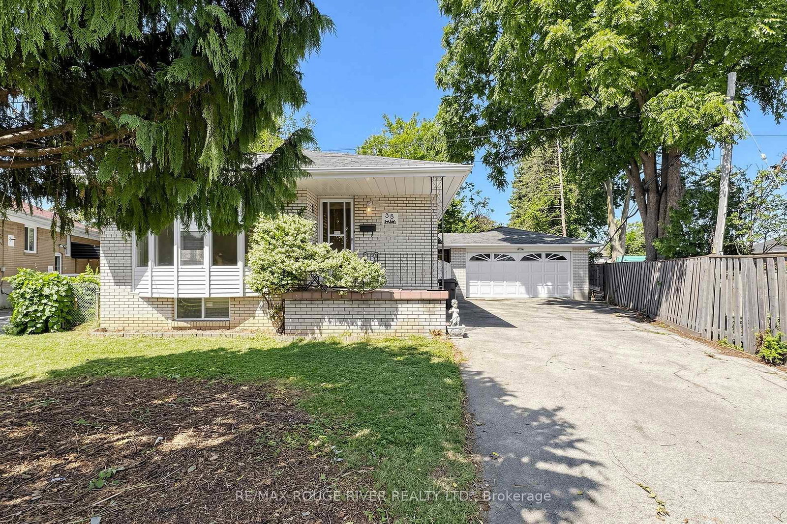 38-lombardy-crescent-toronto-scarborough-ontario-e13639058