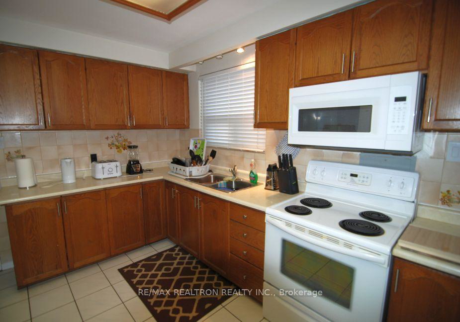 89-dolly-varden-boulevard-toronto-scarborough-ontario-e13639614
