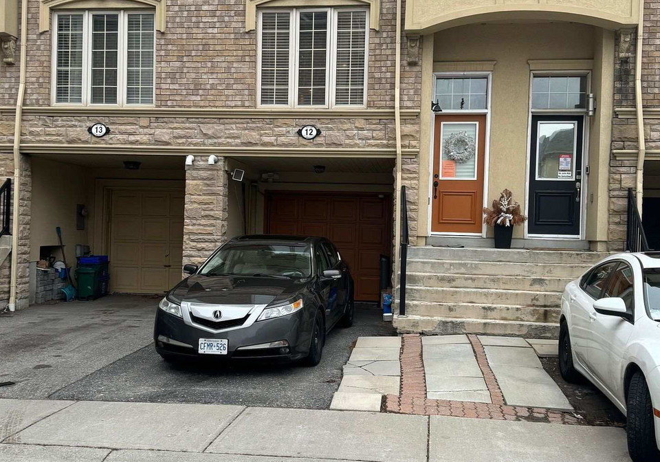1250-st-martins-drive-w-pickering-ontario-e13640828