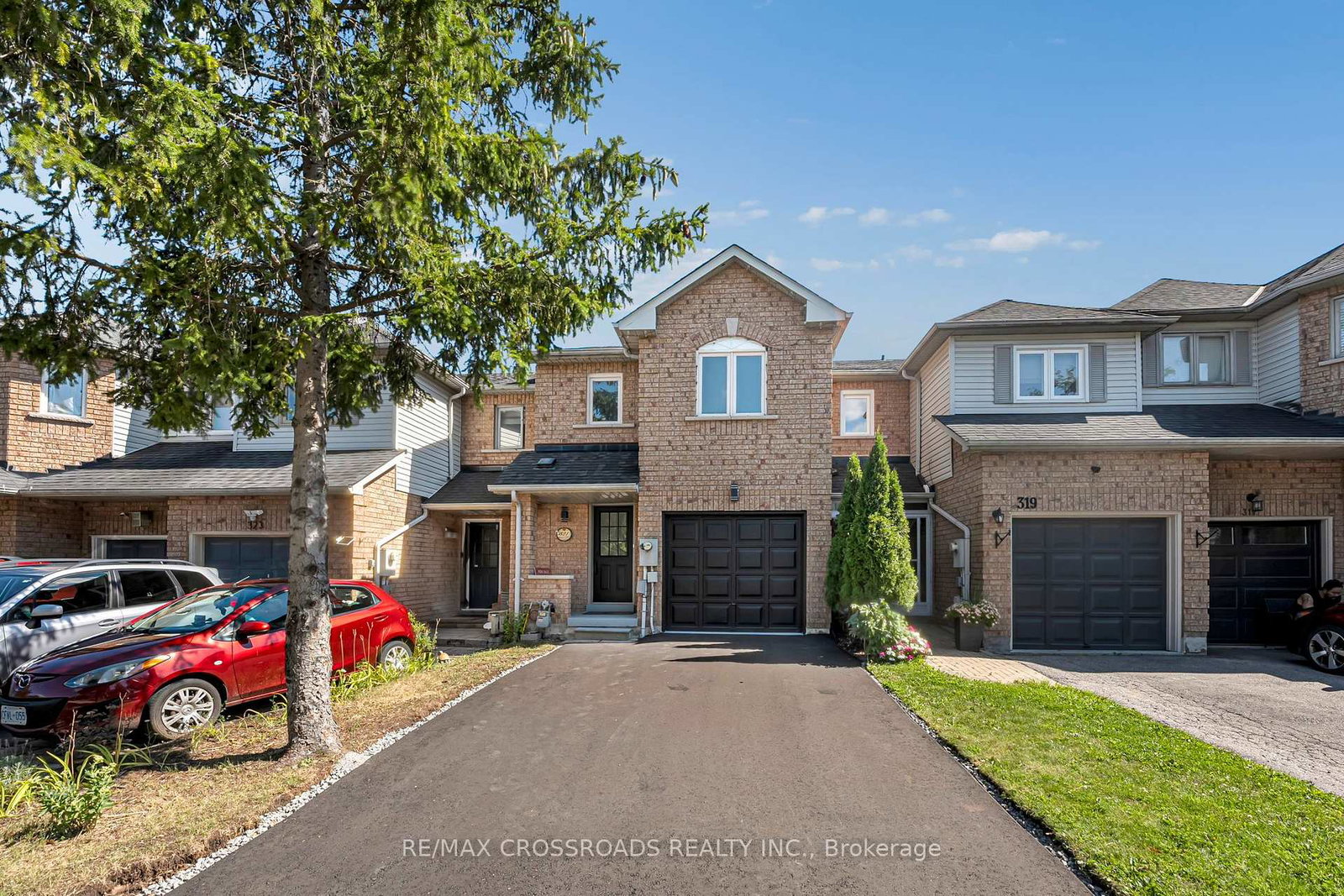 321-sparrow-circle-pickering-ontario-e13641142