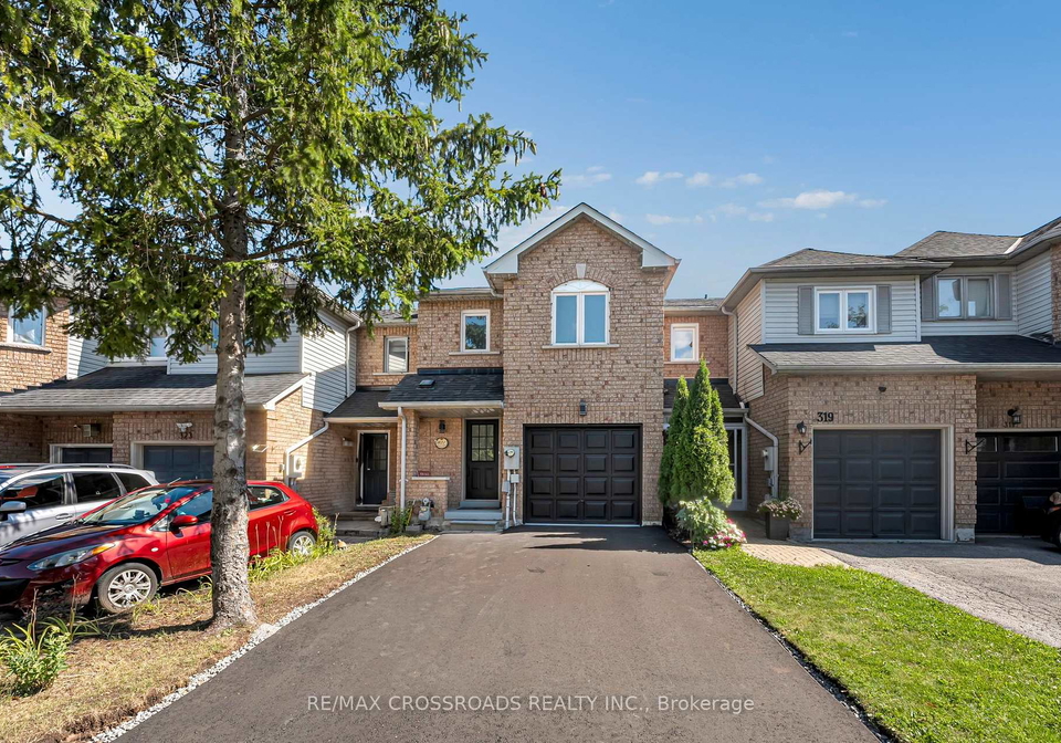 321-sparrow-circle-pickering-ontario-e13641142