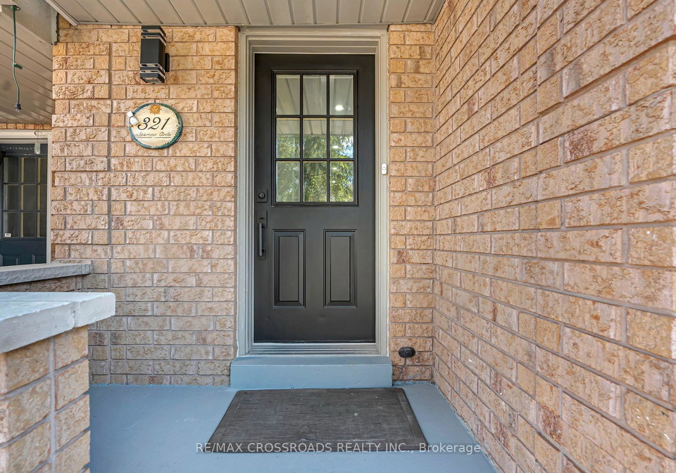 321-sparrow-circle-pickering-ontario-e13641142