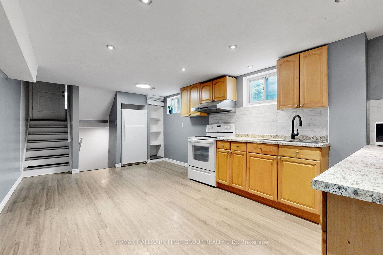 33-robbinstone-drive-toronto-scarborough-ontario-e13641768