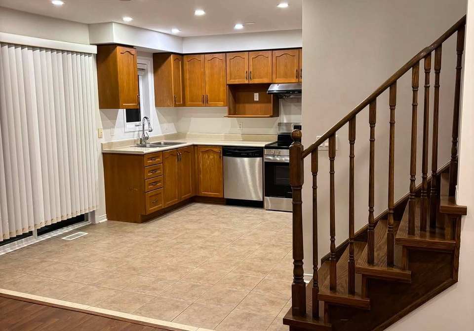 47-seven-oaks-street-whitby-ontario-e13642592