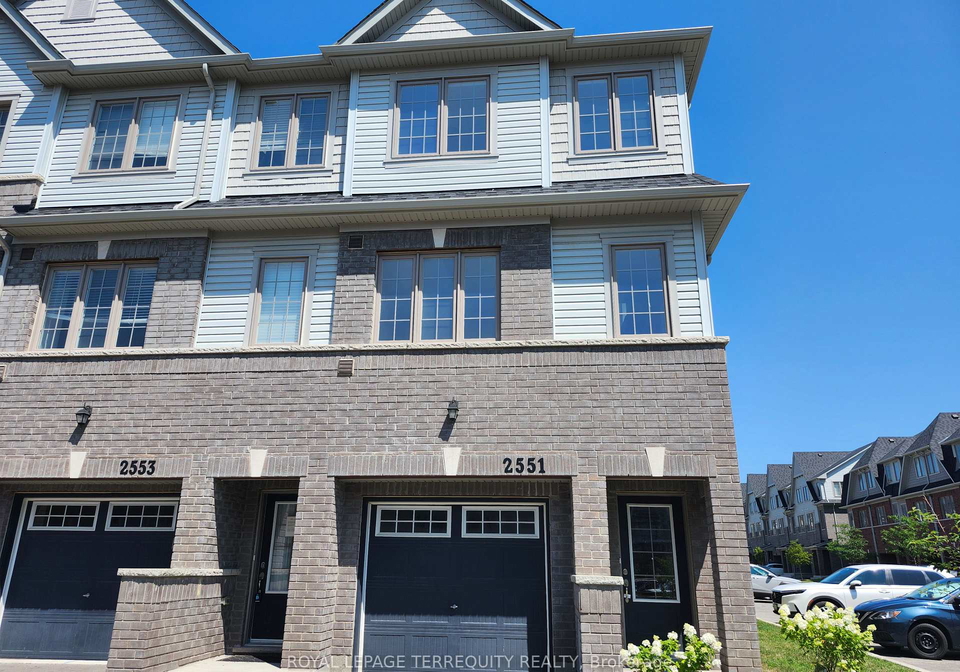 2551-barbarolli-path-oshawa-ontario-e13642696