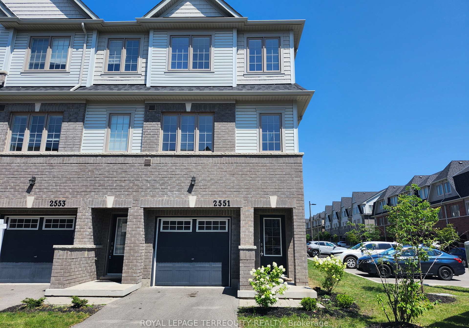 2551-barbarolli-path-oshawa-ontario-e13642696