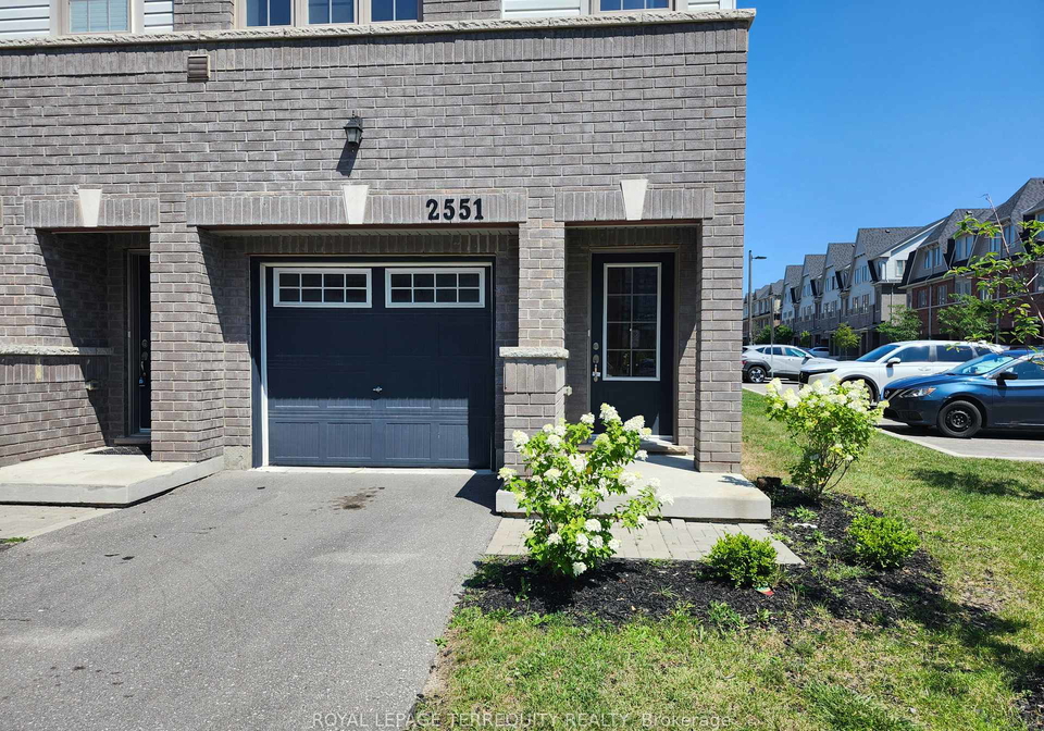 2551-barbarolli-path-oshawa-ontario-e13642696