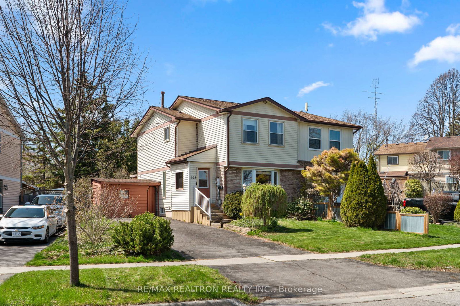 528-gaylord-drive-oshawa-ontario-e13643400