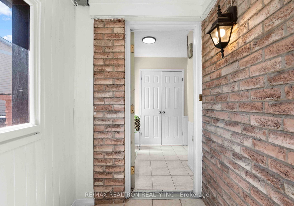 528-gaylord-drive-oshawa-ontario-e13643400