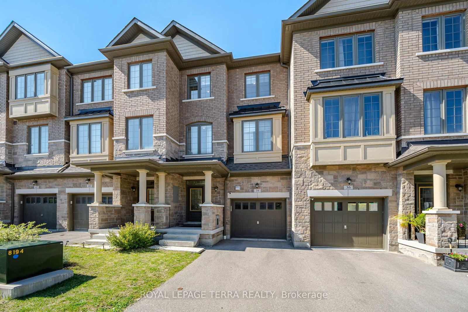 38-hallmark-way-whitby-ontario-e13644412