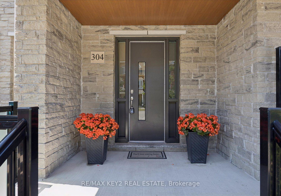 1034-reflection-place-pickering-ontario-e13644716