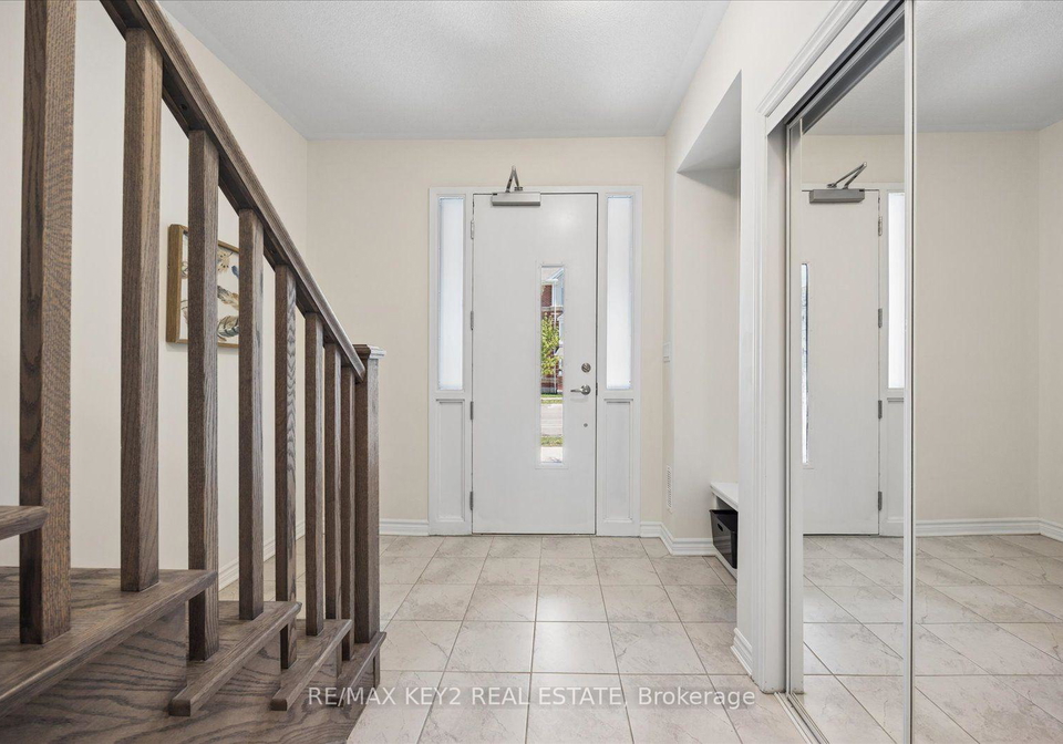 1034-reflection-place-pickering-ontario-e13644716