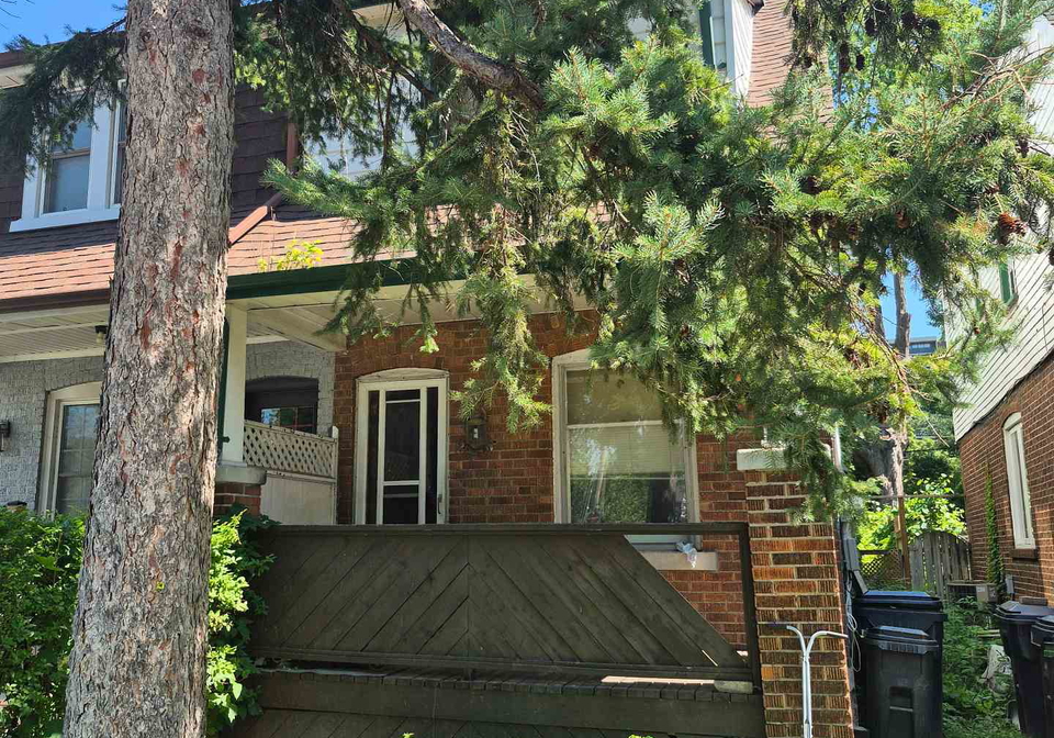 235-chisholm-avenue-toronto-east-york-ontario-e13647182