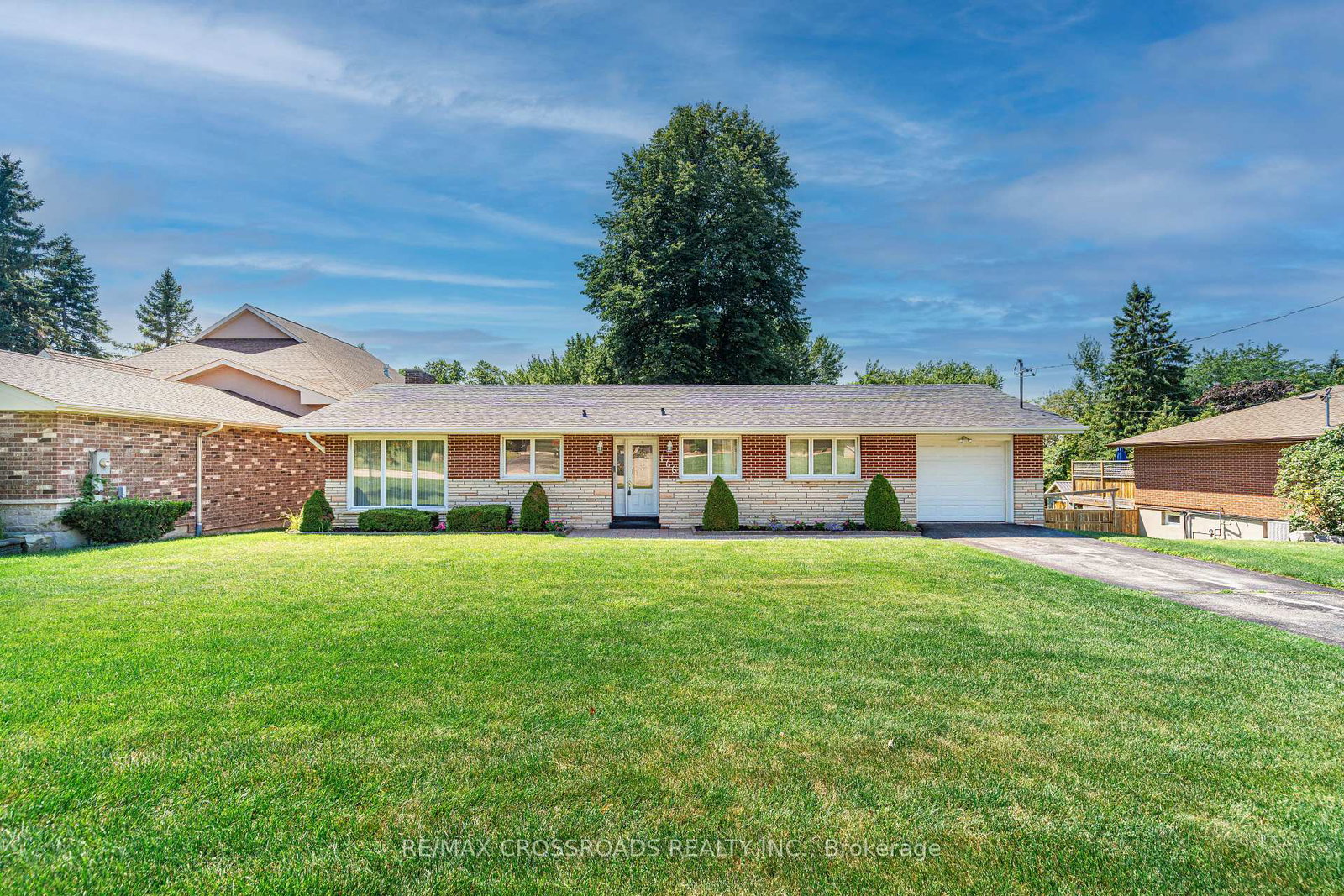 166-elizabeth-crescent-n-whitby-ontario-e13647854