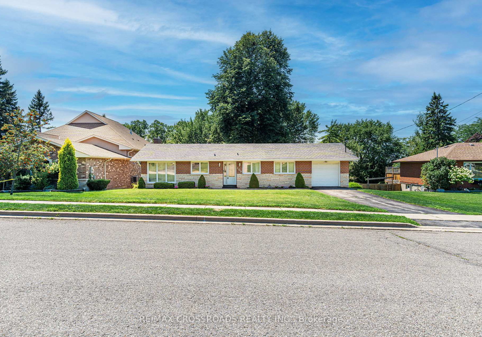 166-elizabeth-crescent-n-whitby-ontario-e13647854