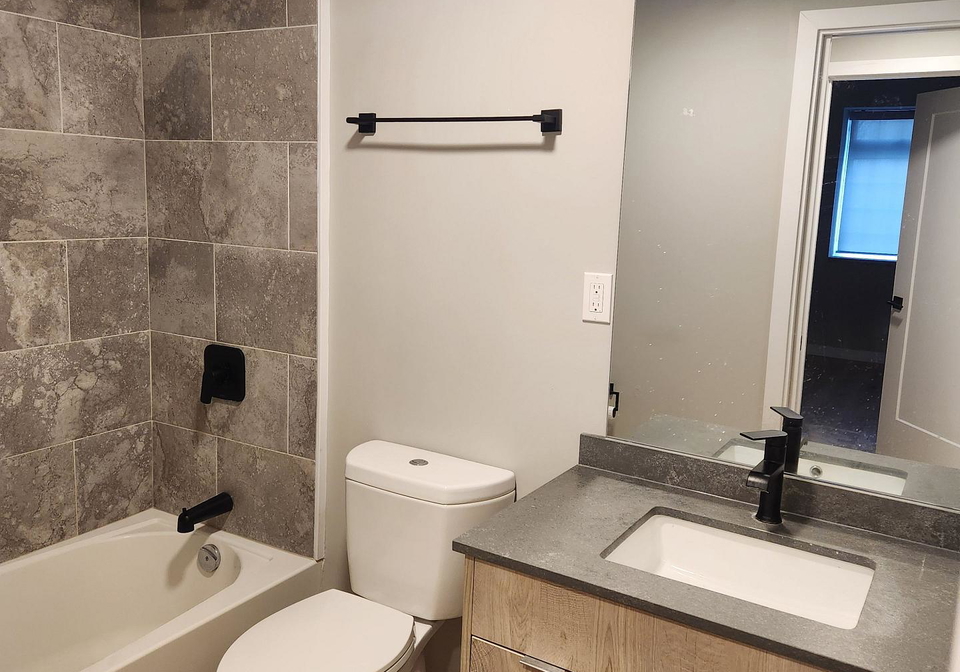 70-king-street-e-oshawa-ontario-e13648278