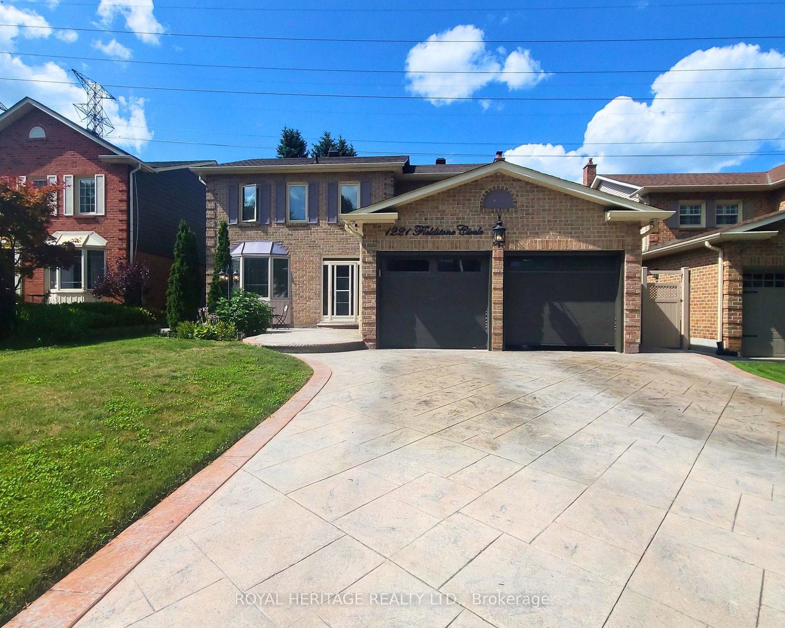 1221-fieldstone-circle-pickering-ontario-e13648282