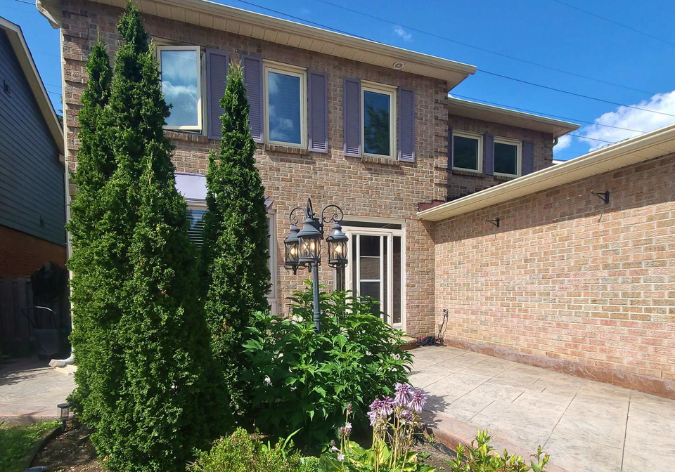 1221-fieldstone-circle-pickering-ontario-e13648282