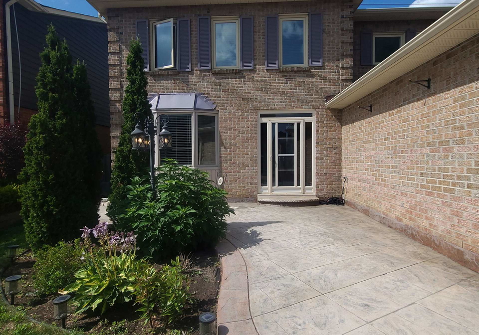 1221-fieldstone-circle-pickering-ontario-e13648282