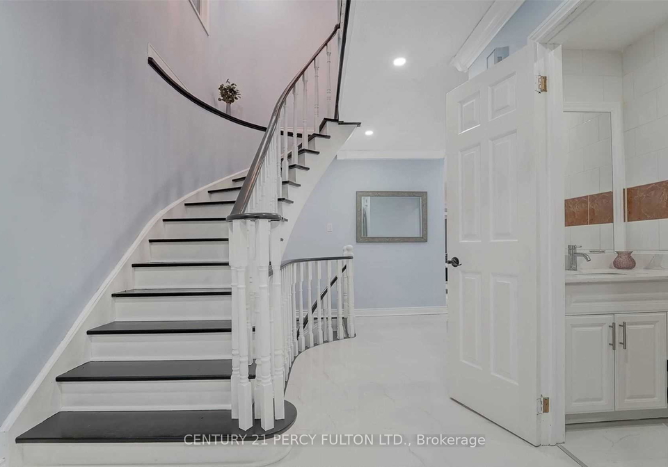 2034-shay-drive-pickering-ontario-e13649854