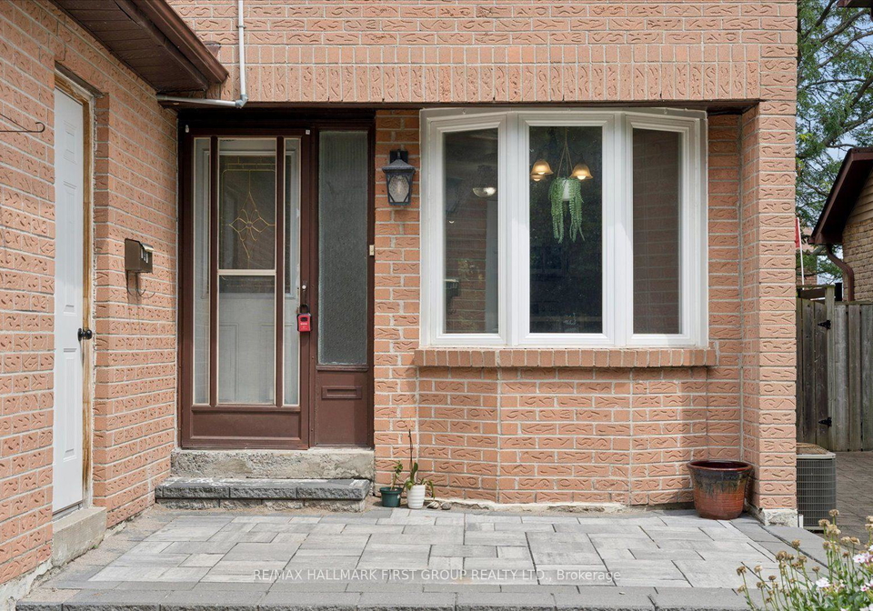 747-stonepath-circle-pickering-ontario-e13650766