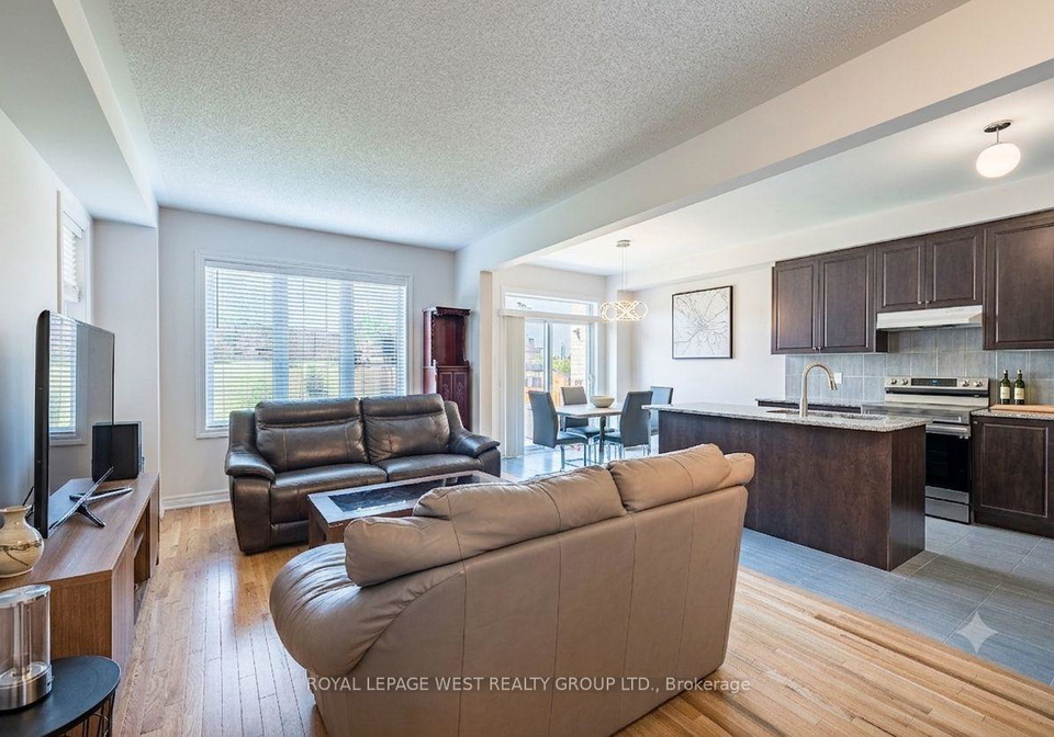 1278-aquarius-trail-pickering-ontario-e13653118