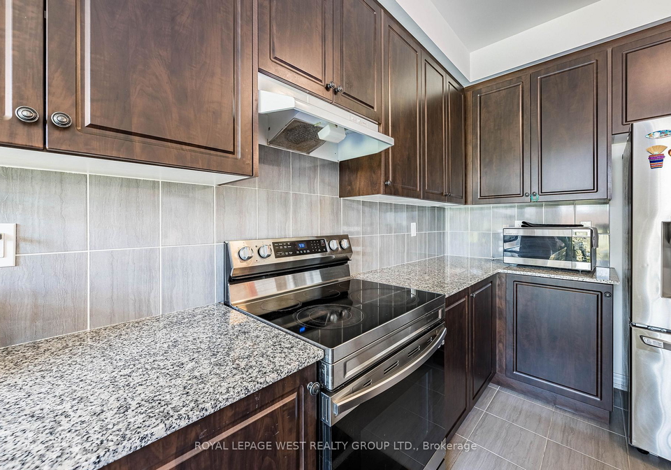 1278-aquarius-trail-pickering-ontario-e13653118