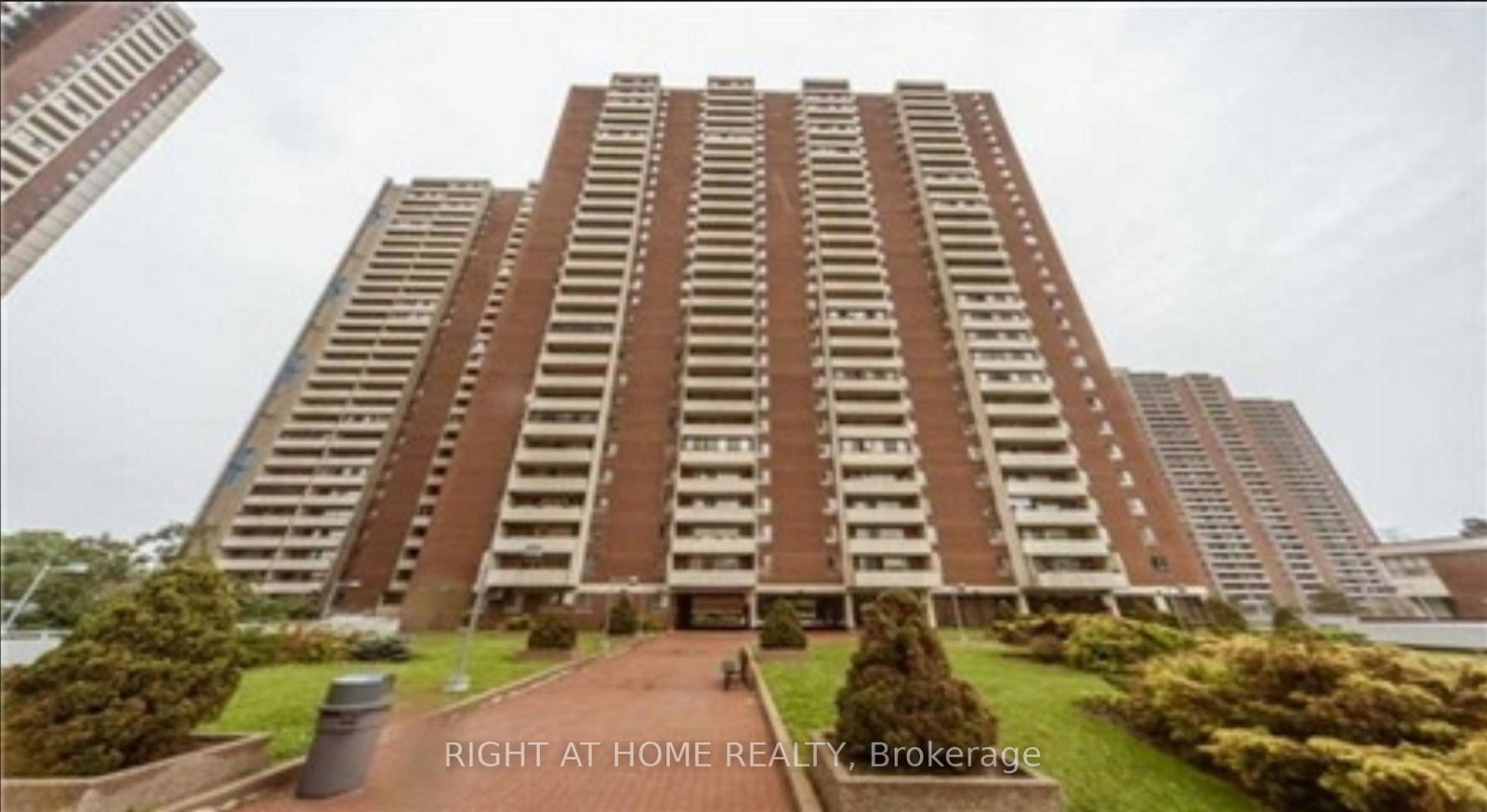 1-massey-square-toronto-east-york-ontario-e13653426