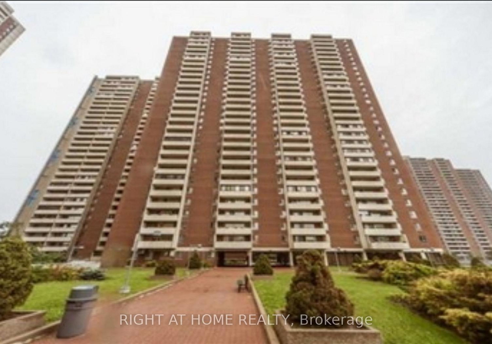 1-massey-square-toronto-east-york-ontario-e13653426