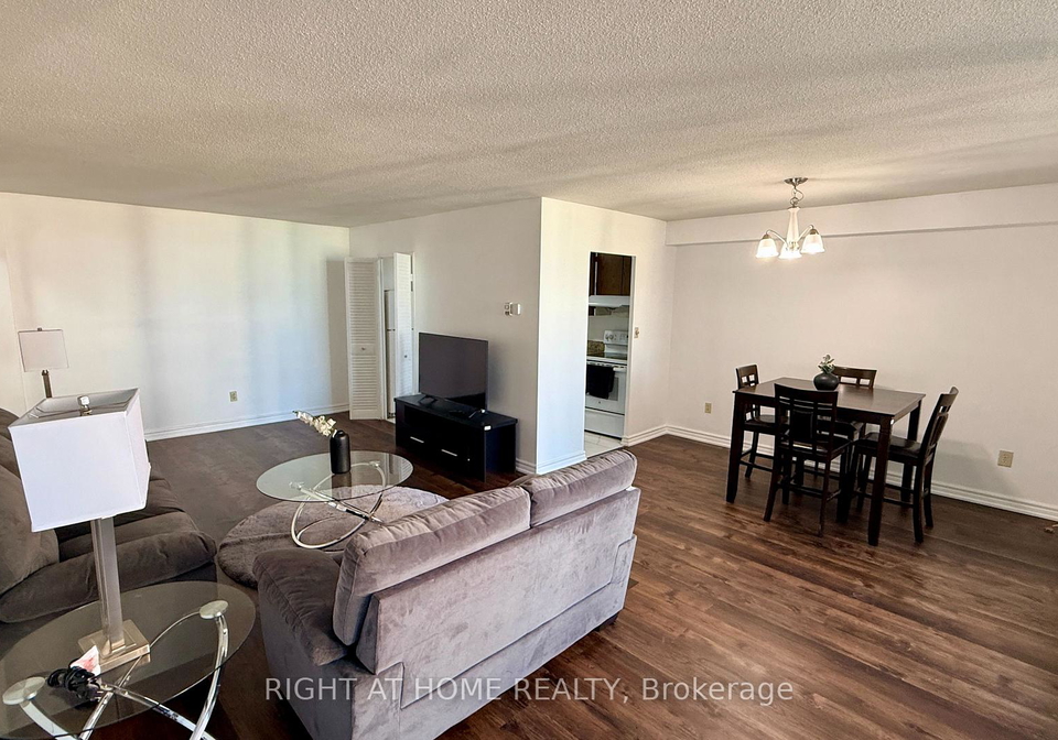 1-massey-square-toronto-east-york-ontario-e13653426