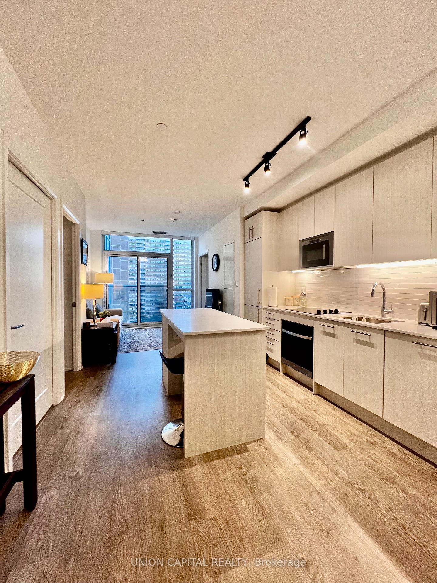 286-main-street-toronto-toronto-ontario-e13653656