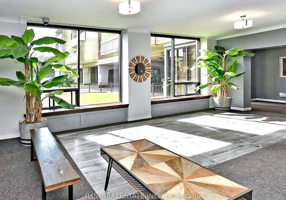 5-massey-square-toronto-east-york-ontario-e13655116