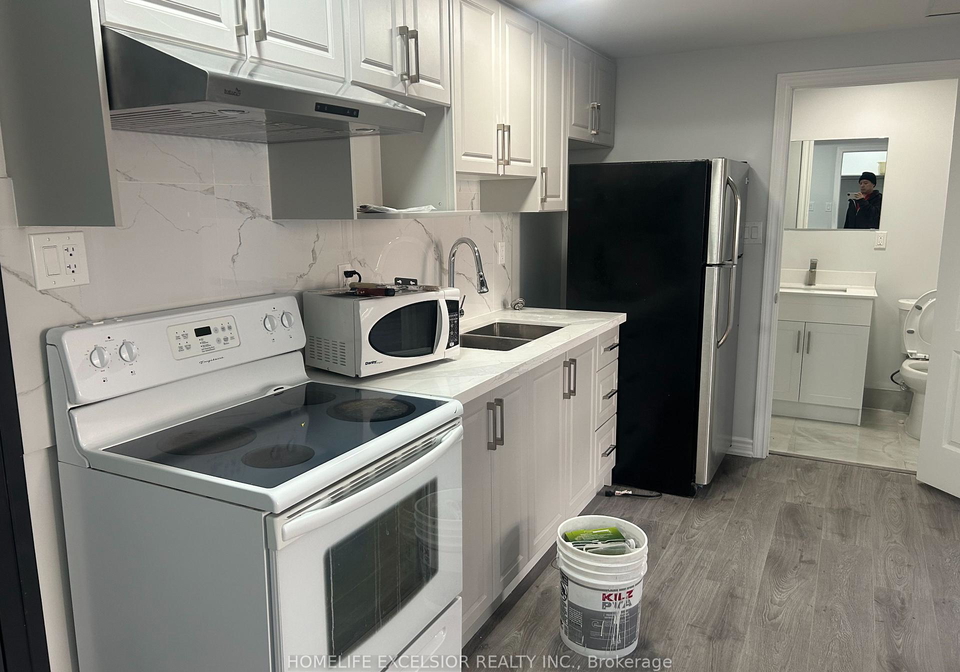 3-simcoe-street-s-oshawa-ontario-e13655638
